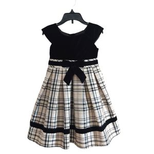 Sweet Heart Rose Occasion Party Dress Size 4